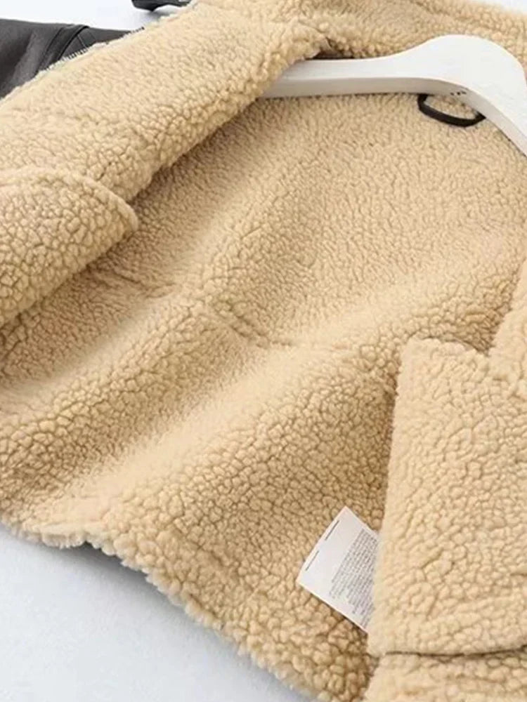 Jaqueta Feminina Curta com Cinto